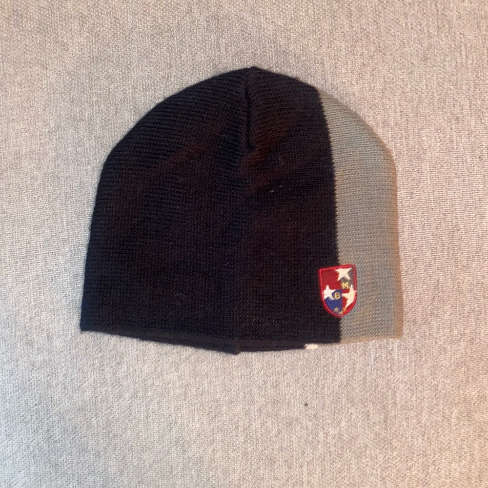 Ski beanie in Black and Gray with Patch